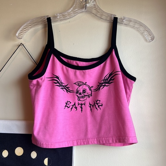 Pink Graphic Crop Top - Picture 3 of 5